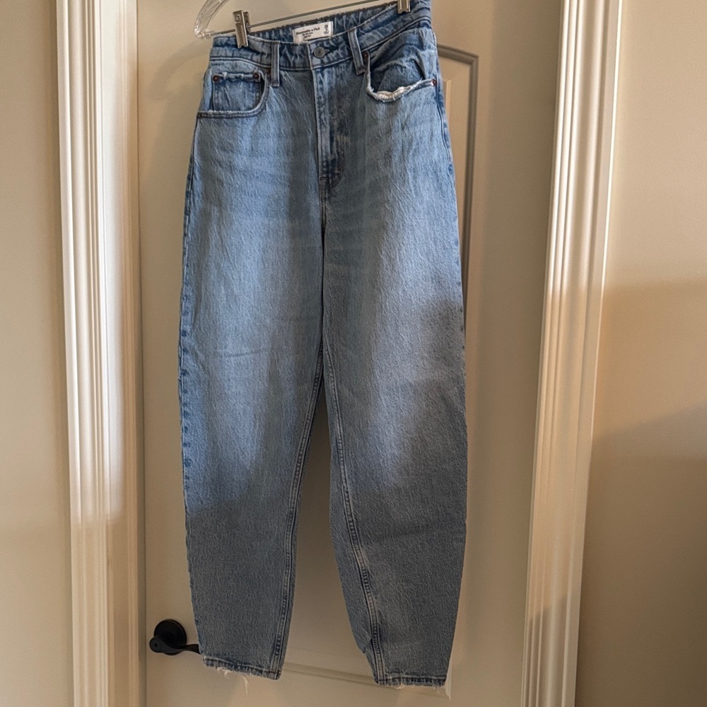 Abercrombie & Fitch Light Blue Ankle Jeans